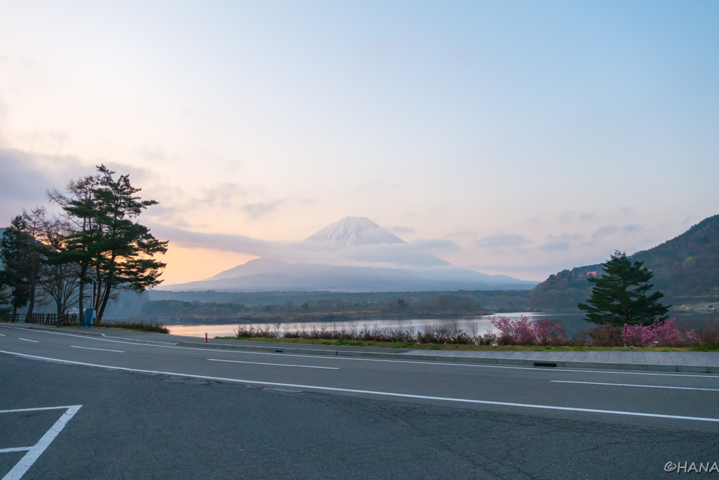 本栖湖の逆さ富士 日の出を見るために朝一行ってみた ドライブ旅のみちしるべ